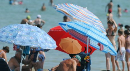 Fase 2, spiagge libere: regole per l'estate 2020. Previsto anche qui un...