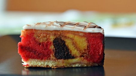 Alchermes in cucina: come usarlo oltre alla zuppa inglese