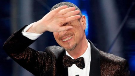 Amadeus, fronte del palco: “Sanremo senza pubblico? No. Per gli ospiti...