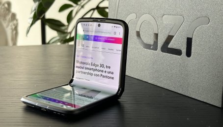 Razr 2022, lo smartphone pieghevole secondo Motorola