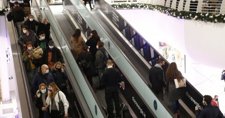 Roma, rischio Capodanno in zona gialla: è allarme per il commercio