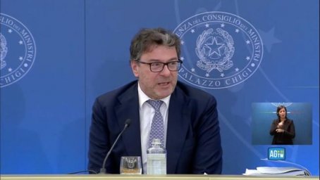 Giorgetti ricorda Maroni e si commuove: «Il bonus rinnovato in manovra è...