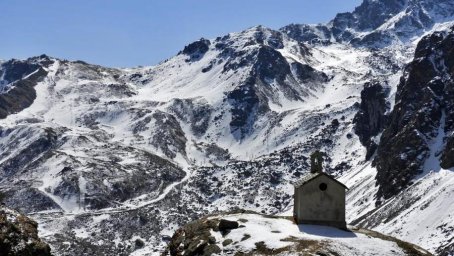 Annata anomala per il Monviso: sul Re di pietra manca oltre un metro e mezzo...